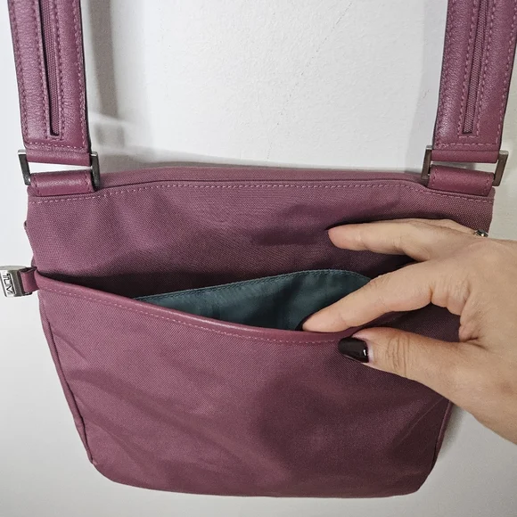 TUMI Ballistic Nylon w/Leather Trim Slim Flap Messenger Bag Travel - Picture 7 of 10